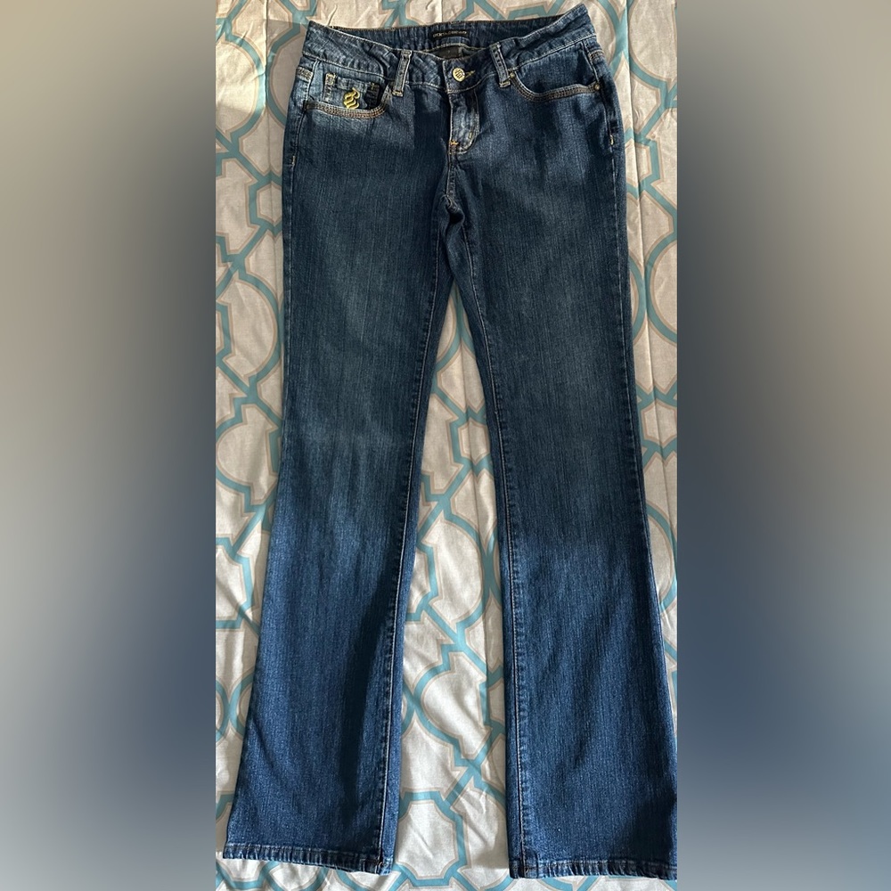 Women’s size 7 Roca Wear Jeans.